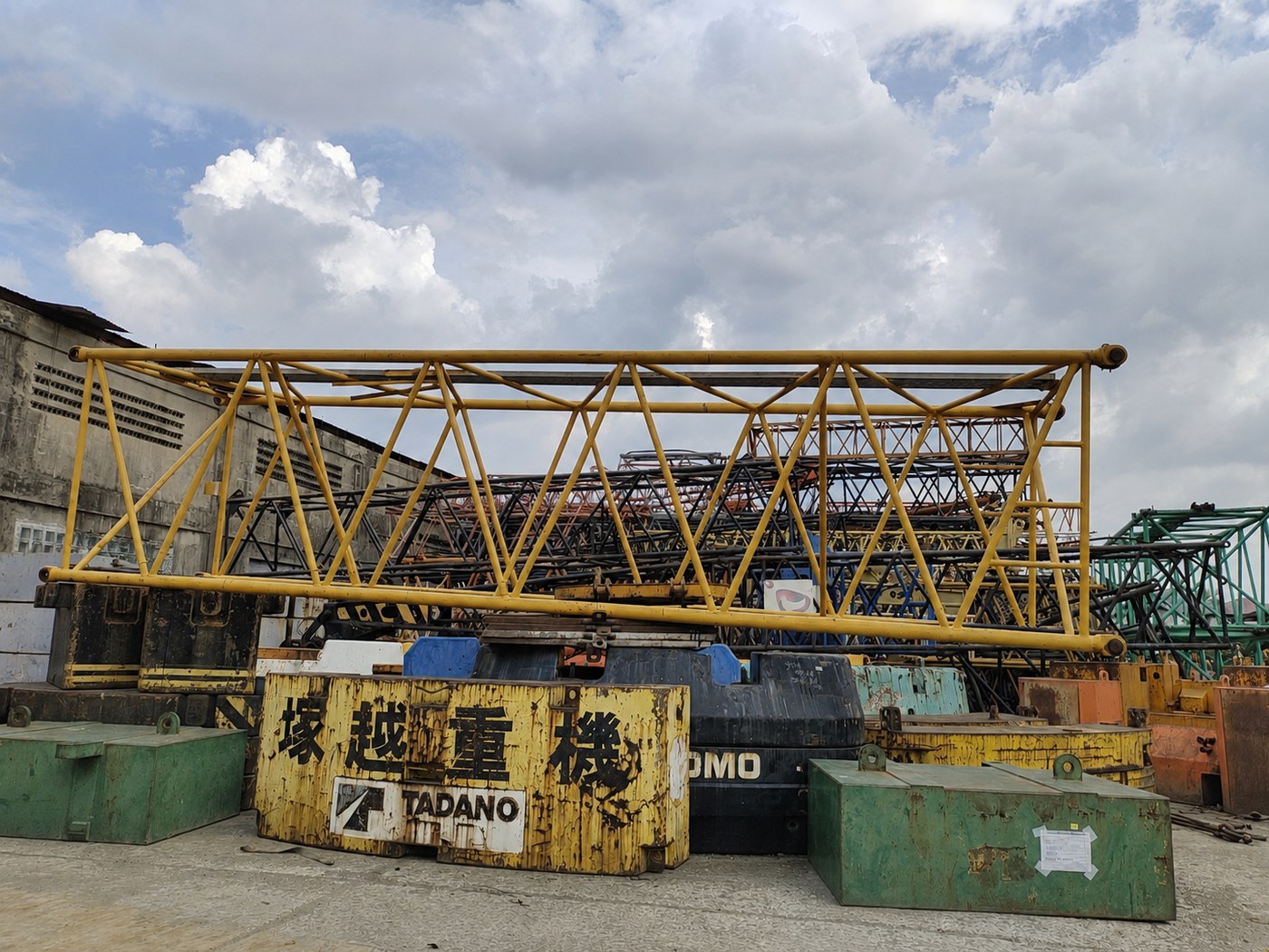 SC1500 crane boom section and counterweight components in a yard