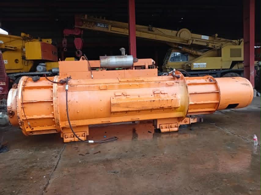 Nippon Sharyo NH70 pile hammer side view