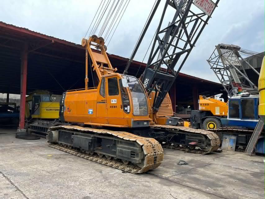 Sumitomo SC650-2 crawler crane for the 45 to 70 ton lifting category