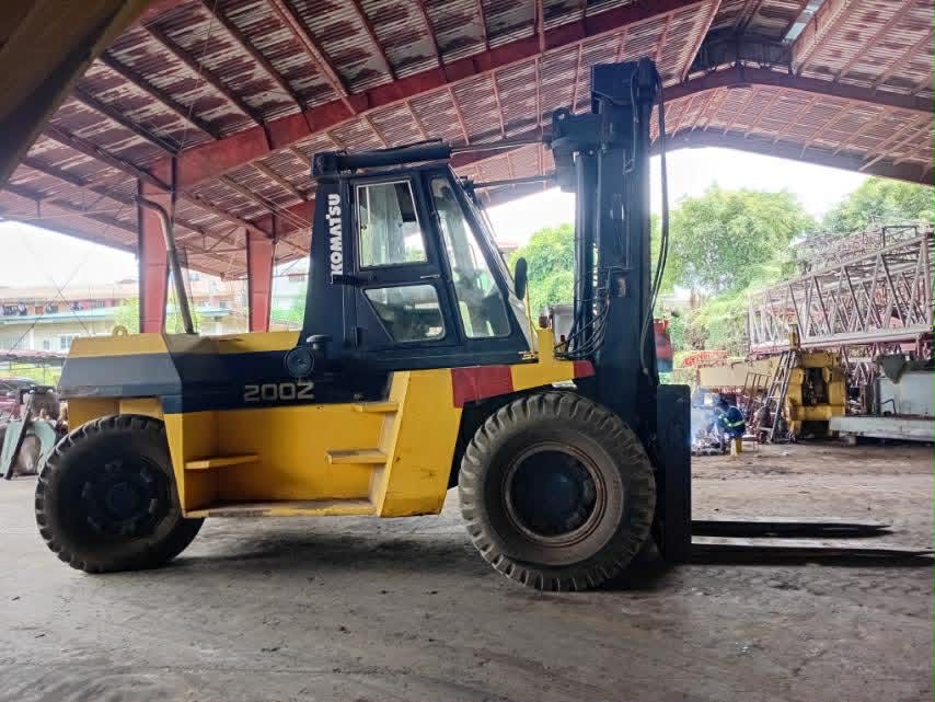 Komatsu 20 ton forklift